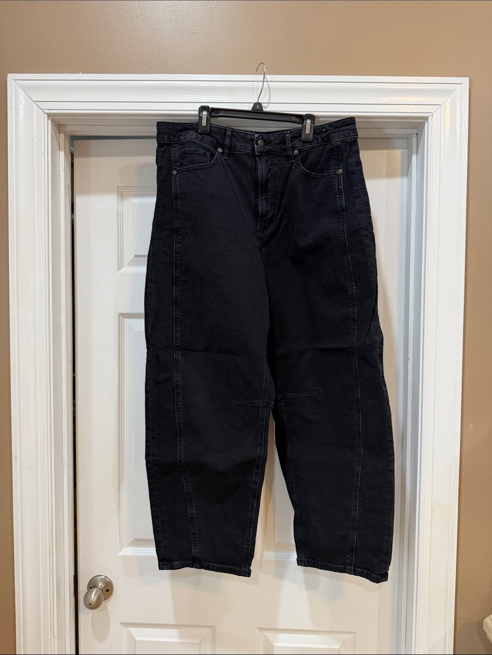 Rivete by Loft. Black barrel jeans. Euc. Sz 29/8.